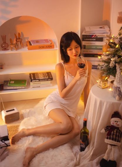 日韩美女aaaaa片片免费_迅雷手机免费观看